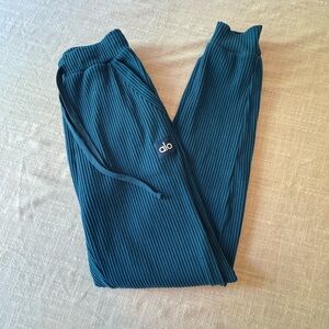 ALO Yoga Teal Ankle & Cropped Pants